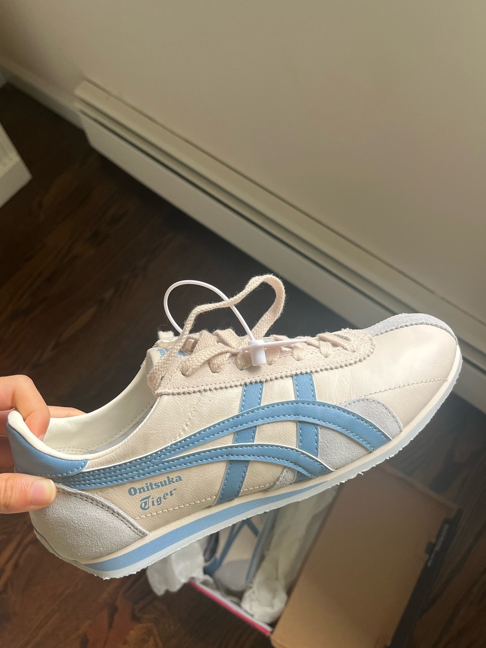 NWT Onitsuka Onitsuka Tiger Retro Runspark Cream Light Blue - women size 7.5